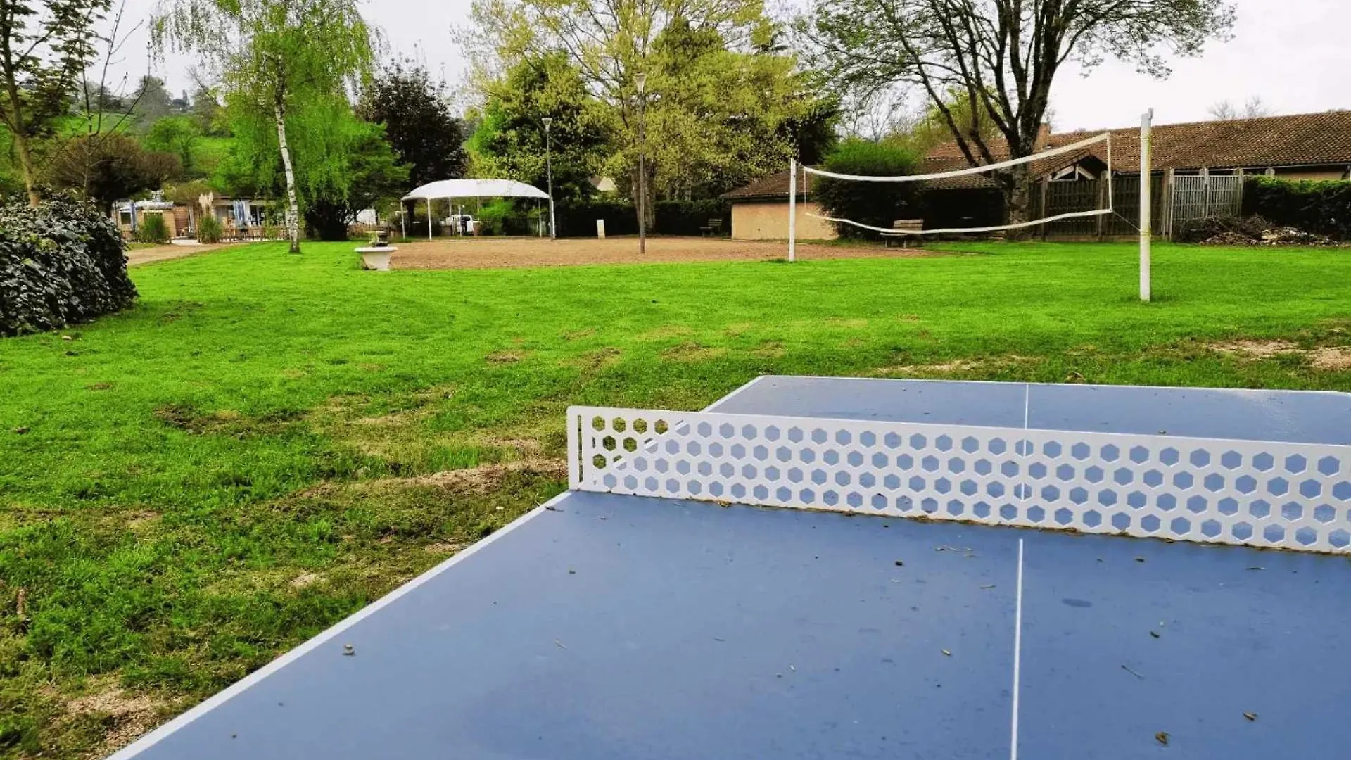 Camping De Charlieu - Mobile Home Campsite